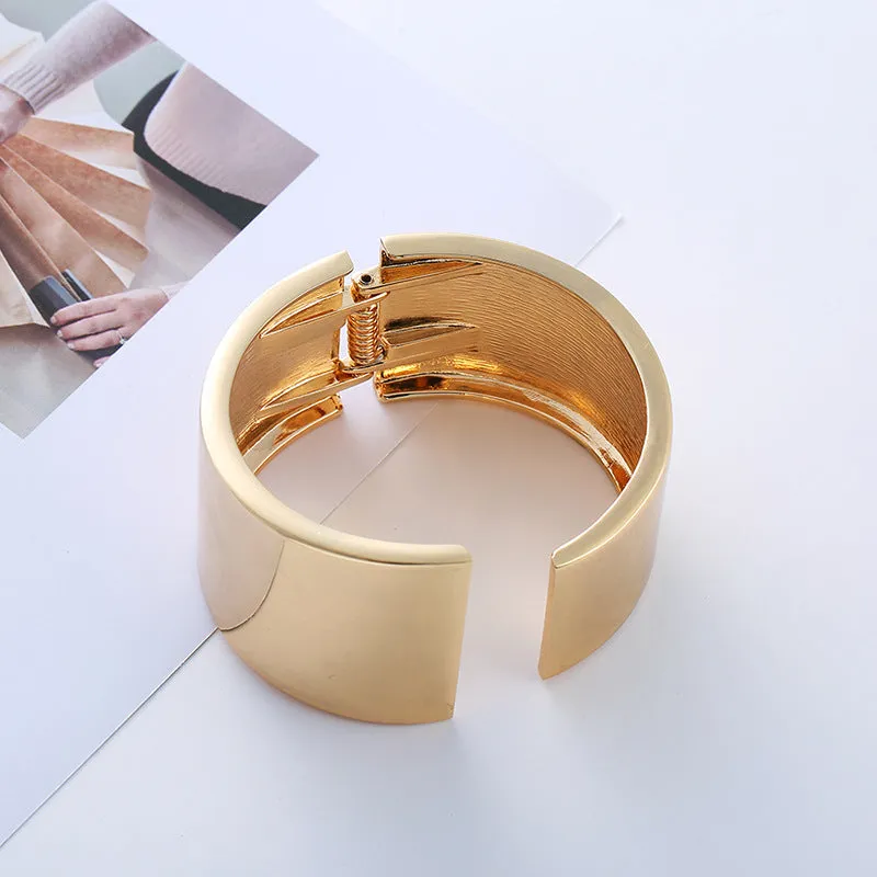 Asymmetrical Wide Mirror Golden Bracelet