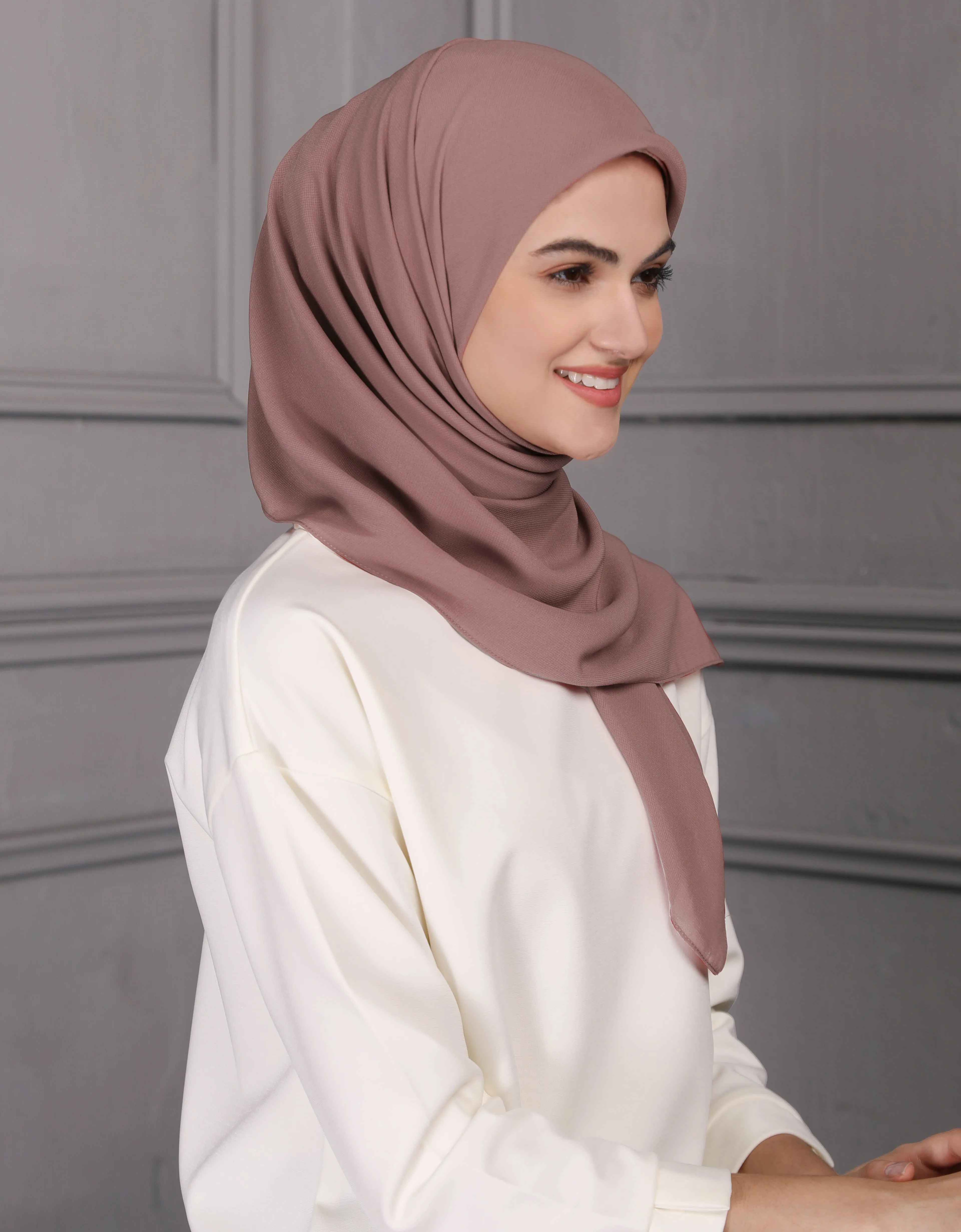 EMANI SQUARE SCARF (BEIGE)