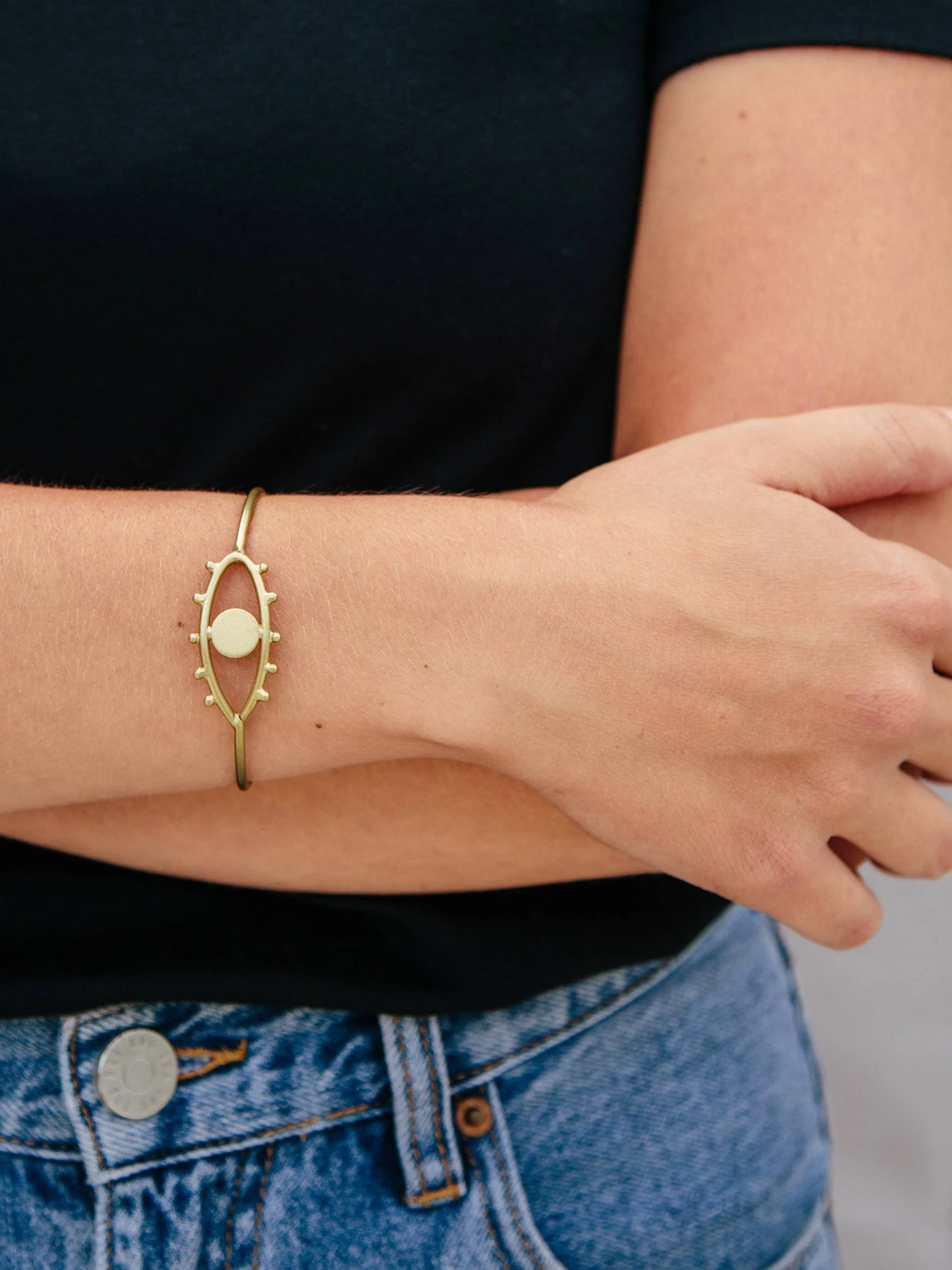 Eye to Eye Bangle Gold