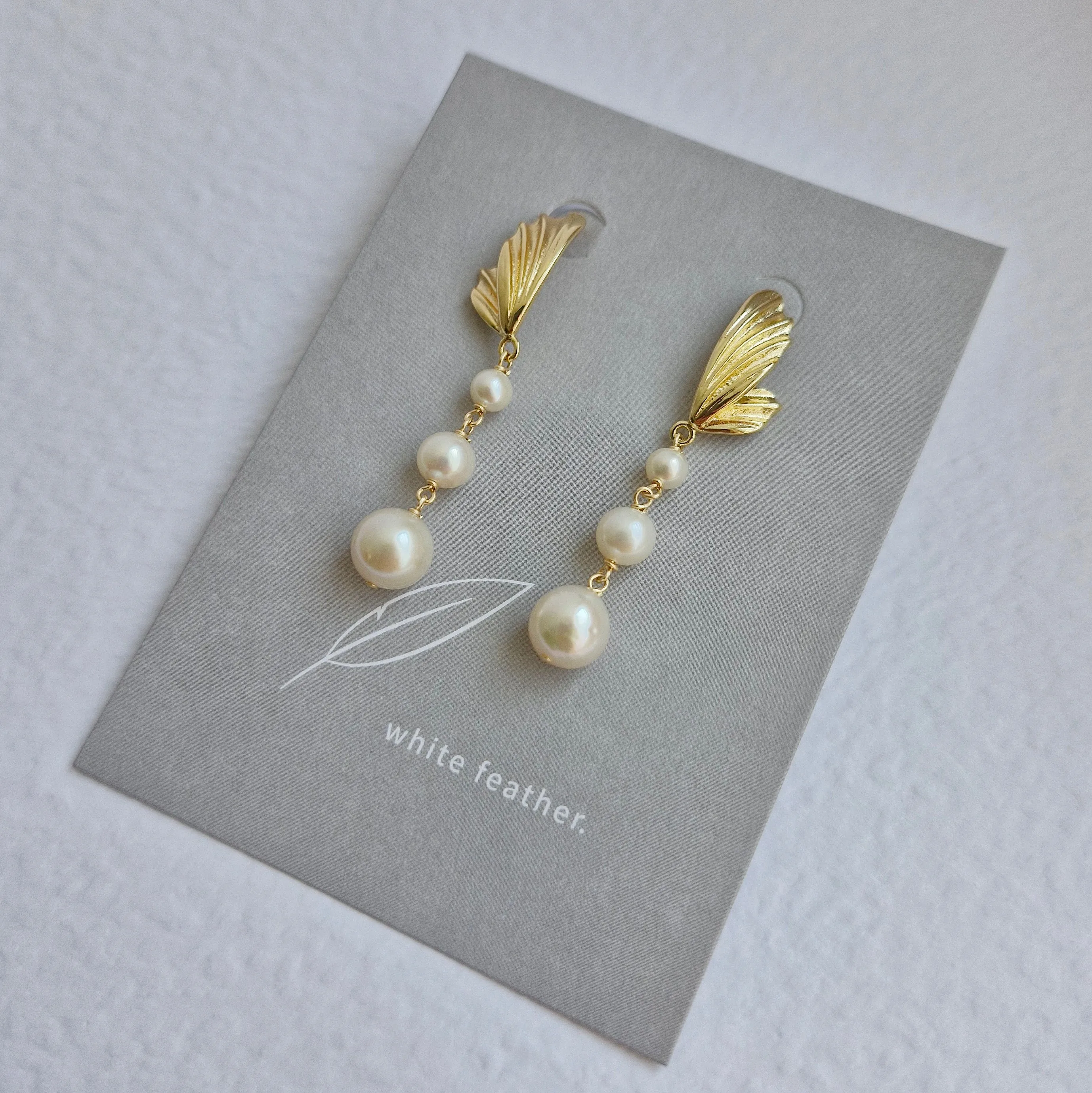 Graduated Pearl Earrings | 18k Gold-plated Mirror Butterfly Wing Earpost
