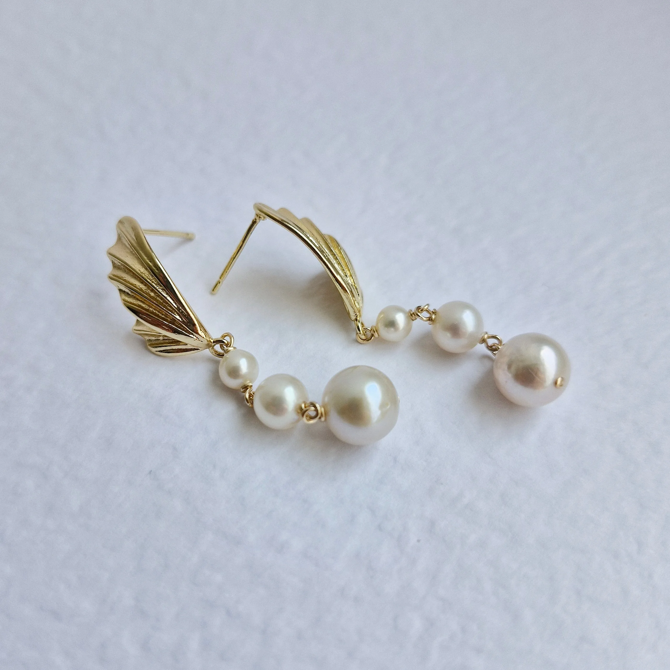Graduated Pearl Earrings | 18k Gold-plated Mirror Butterfly Wing Earpost