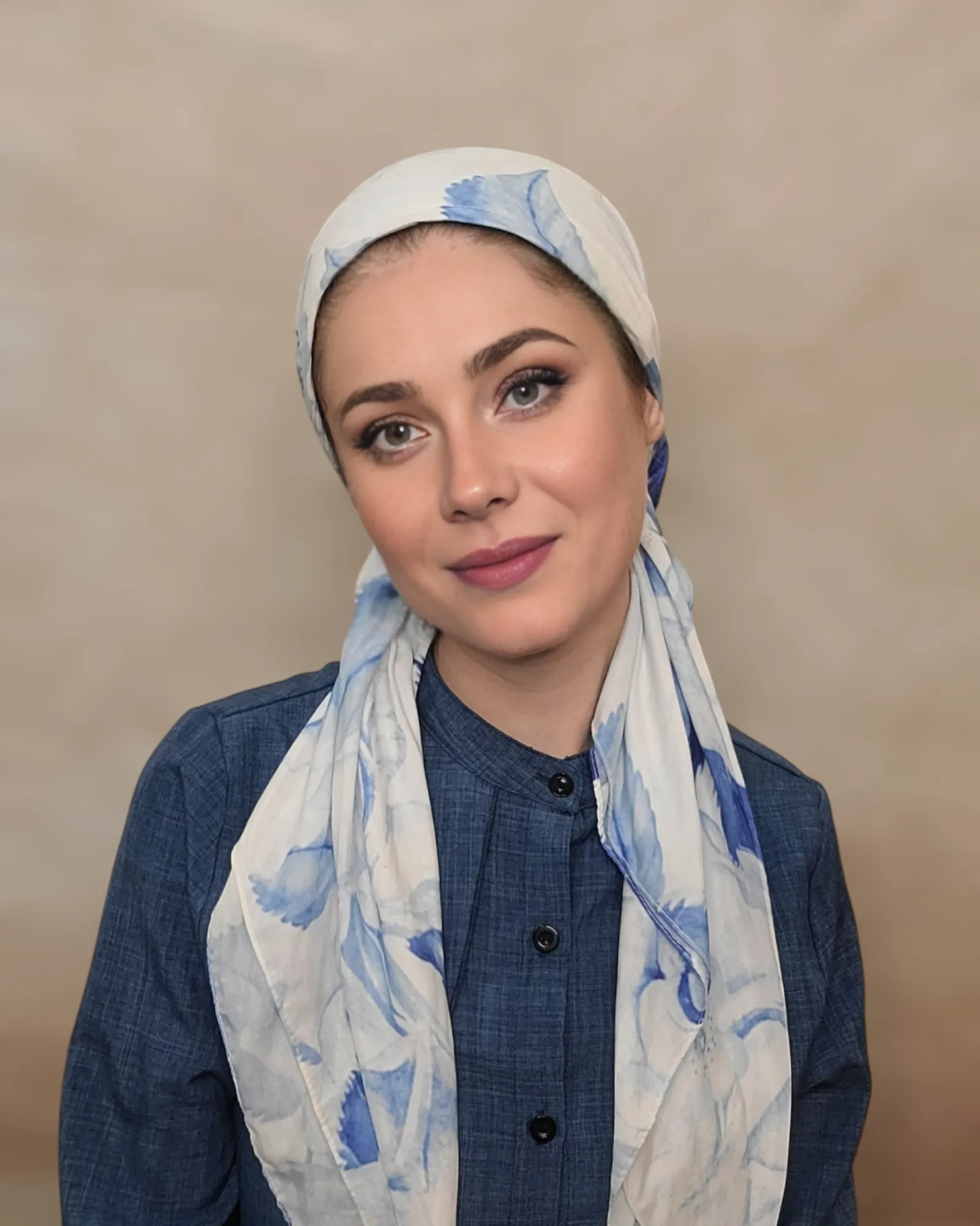 Ice Roses Triangle Scarf With Grip