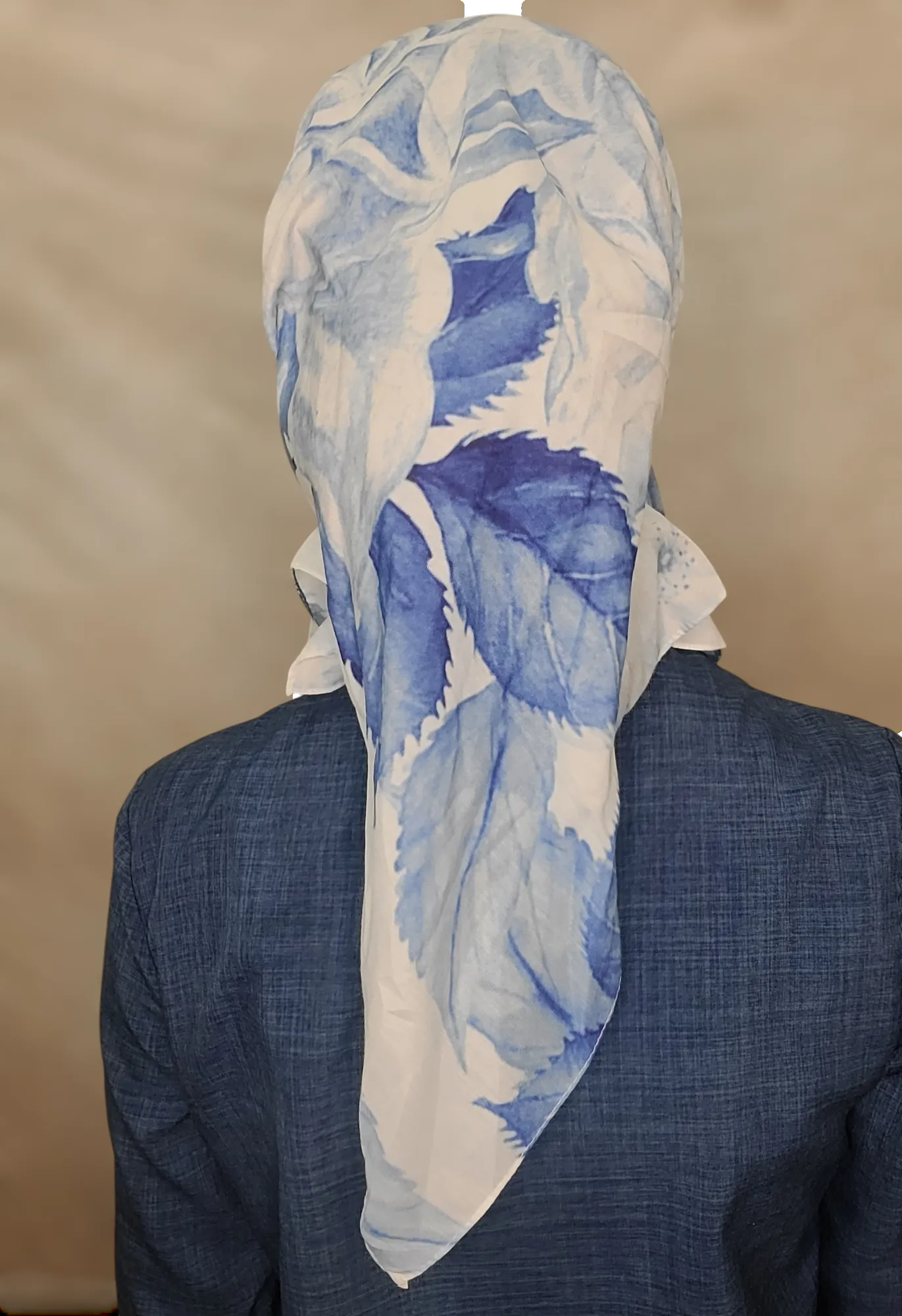 Ice Roses Triangle Scarf With Grip