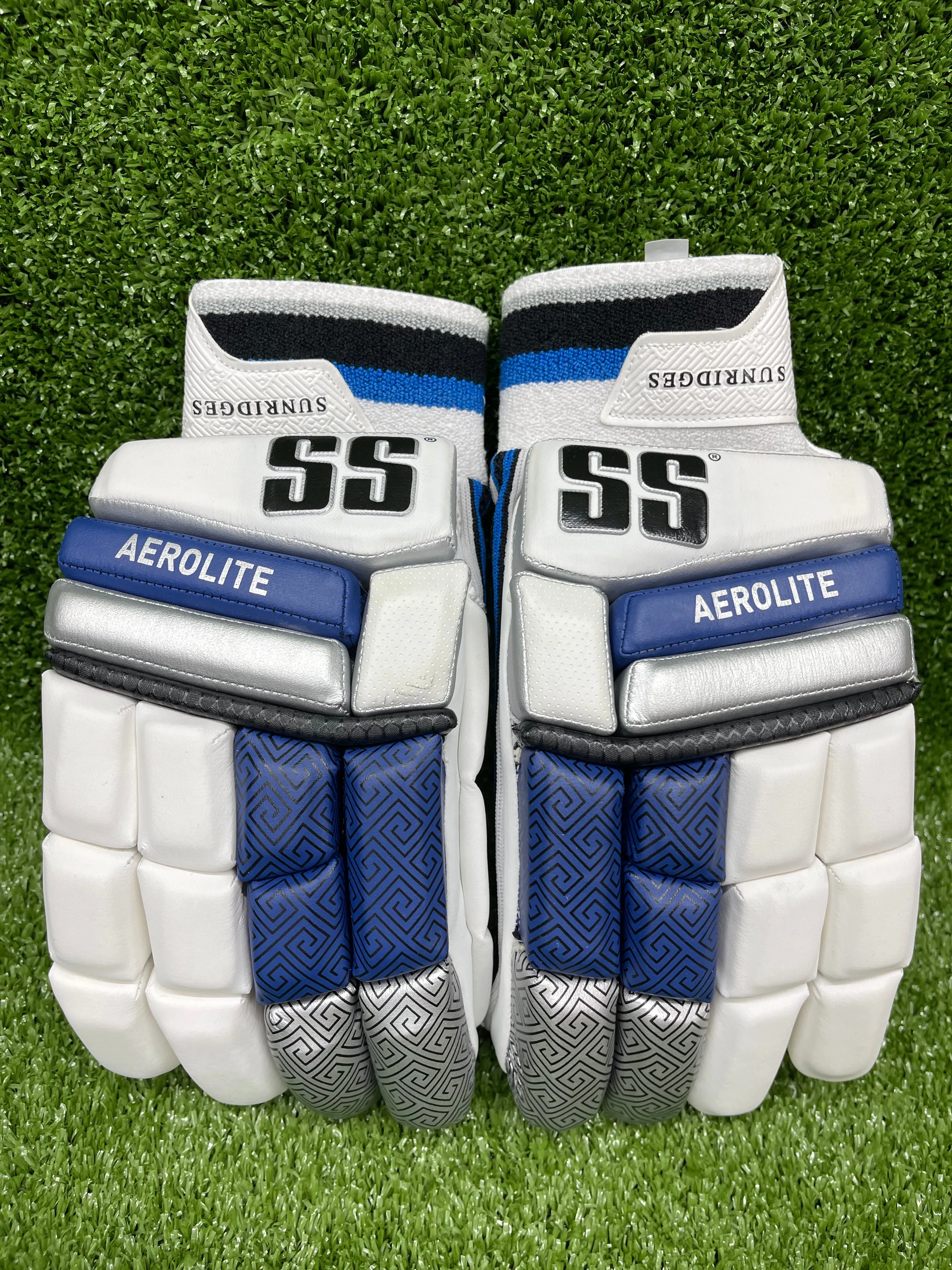 SS Aerolite Adult Cricket Batting Gloves