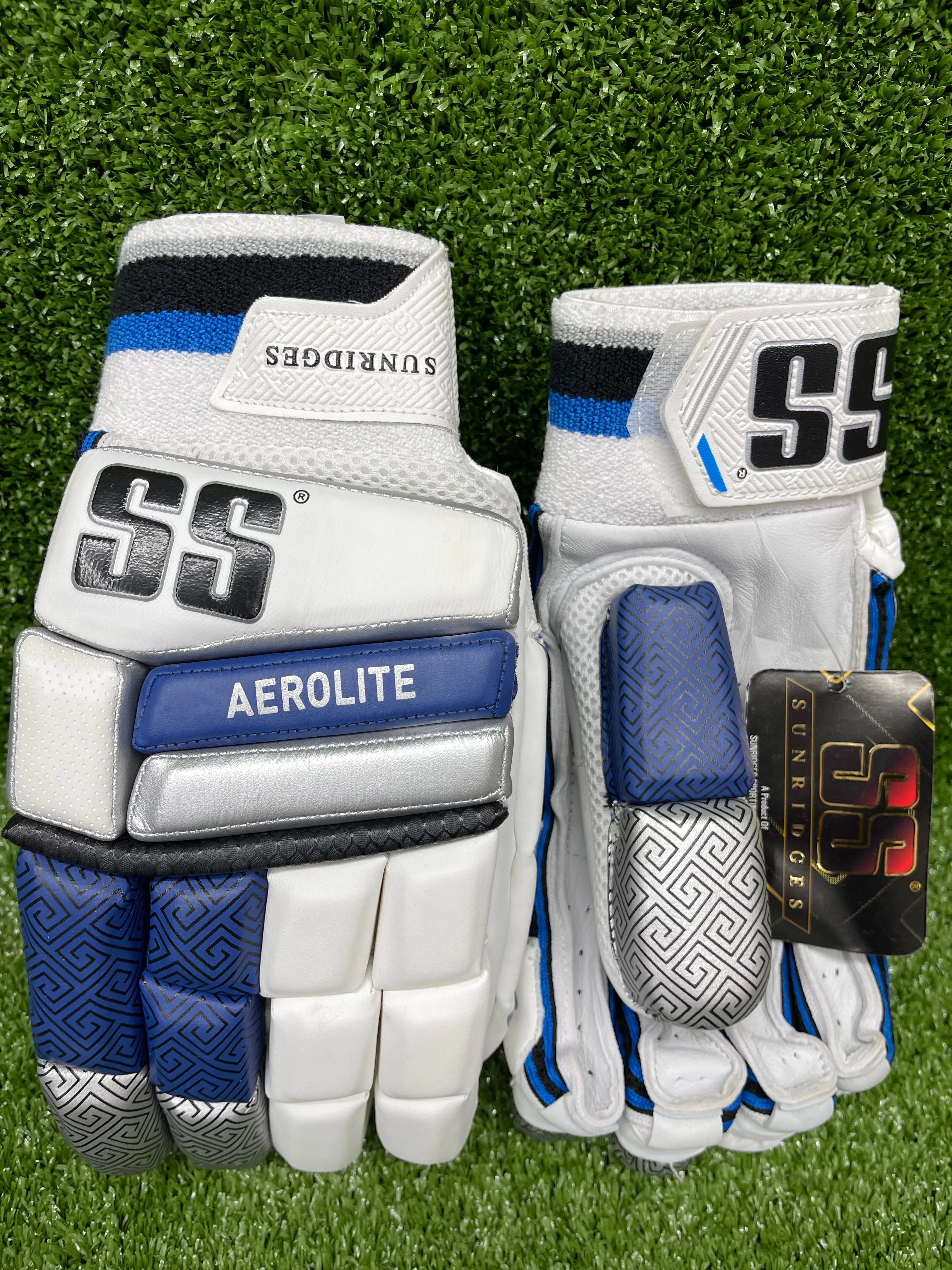 SS Aerolite Adult Cricket Batting Gloves