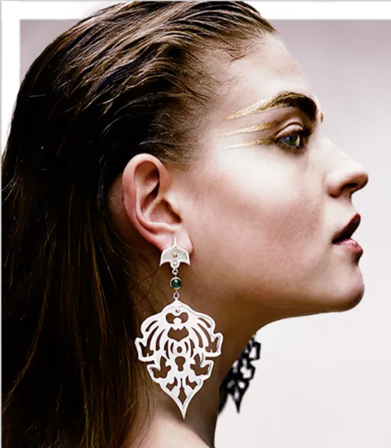 TEMPLE MOTIF EARRINGS WITH GREEN ONYX