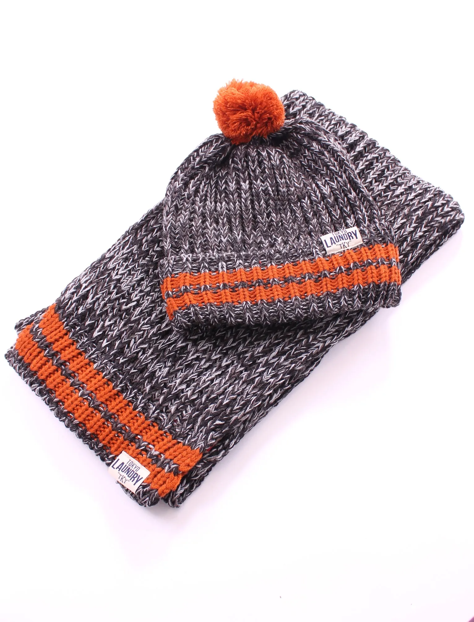 Unisex Tokyo Laundry Chamrousse Hat and Scarf Set